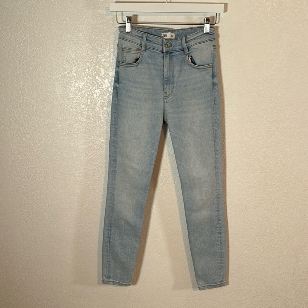 Zara Light Wash Rigid Denim Skinny Ankle Jeans Size 4